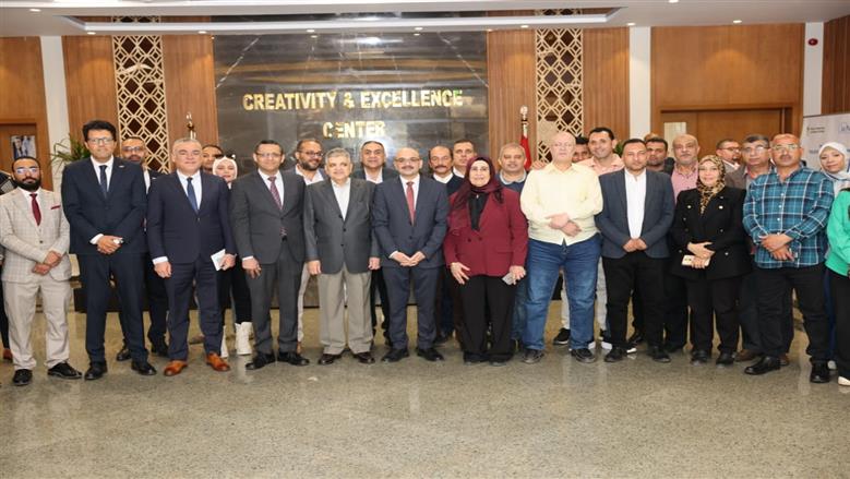 رئيس «قناة السويس»: الهيئة منفتحة على التعاون مع النقابات المهنية