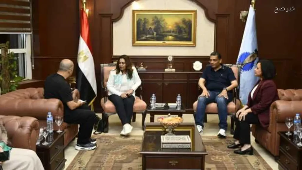 اجتماع وزيرة التنمية المحلية مع محافظ البحر الأحمر لتطوير إدارة المخلفات