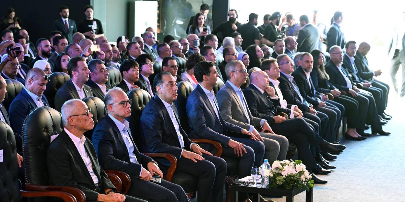 افتتاح مصنع السيارات