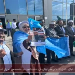 استقبال حافل للحكم عمر أرتان في مقديشو بعد منعه من دخول أمريكا