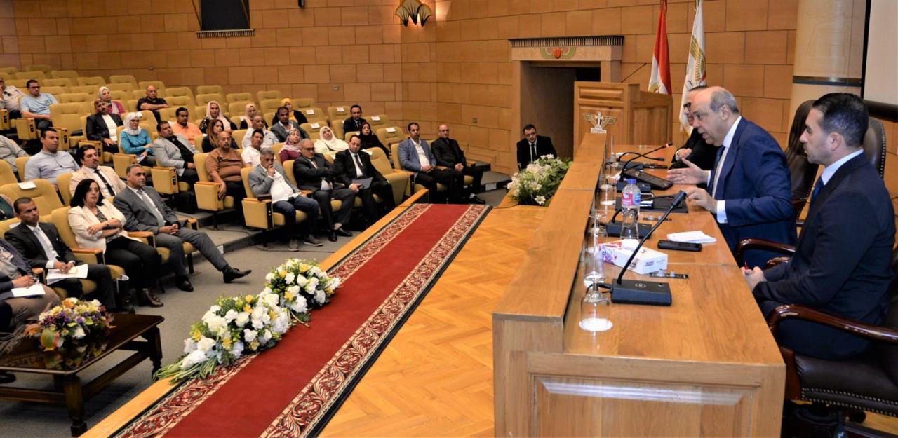 اجتماع وزير الطيران