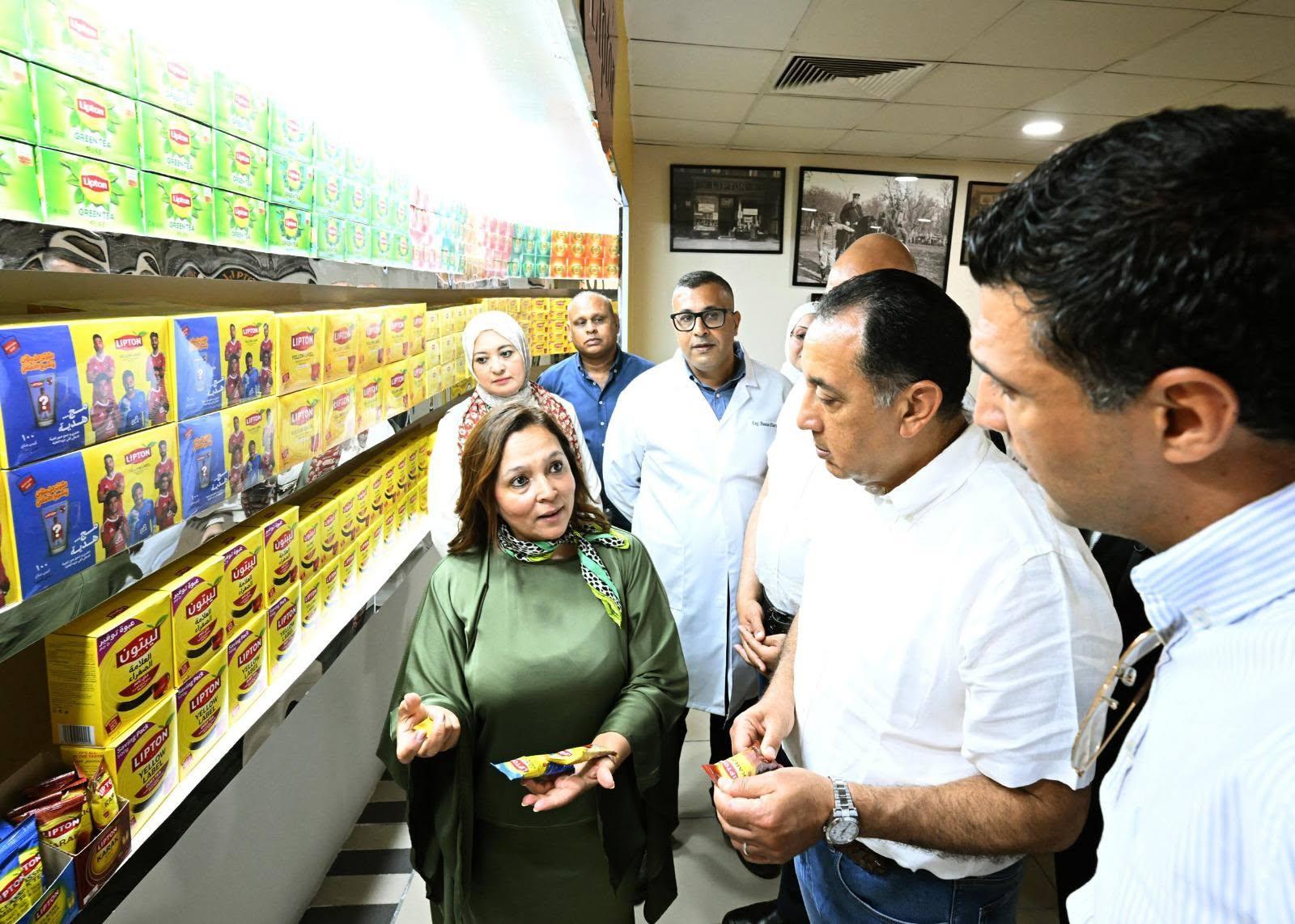 رئيس الوزراء خلال الجولة