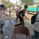 أهالي الوراق يناشدون محافظ الجيزة لحل أزمة مياه الصرف أمام مجمع المدارس