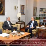 وزير الخارجية يؤكد أهمية تعزيز التعاون مع مجلسي النواب والشيوخ